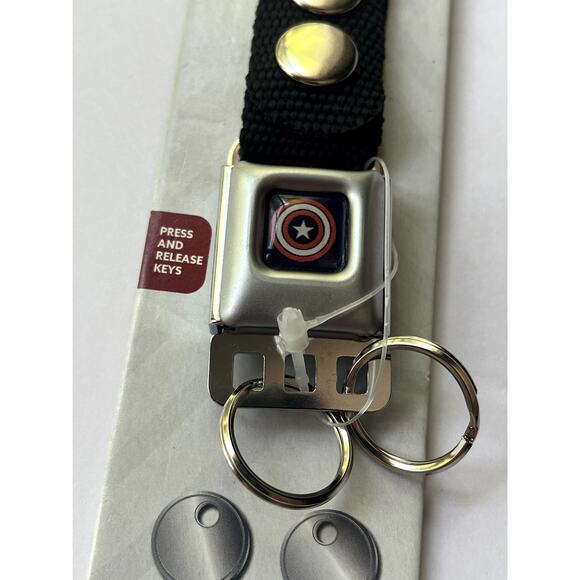 Captain America Buckle-Down Seat Belt Release Keychain - Picture 7 of 8